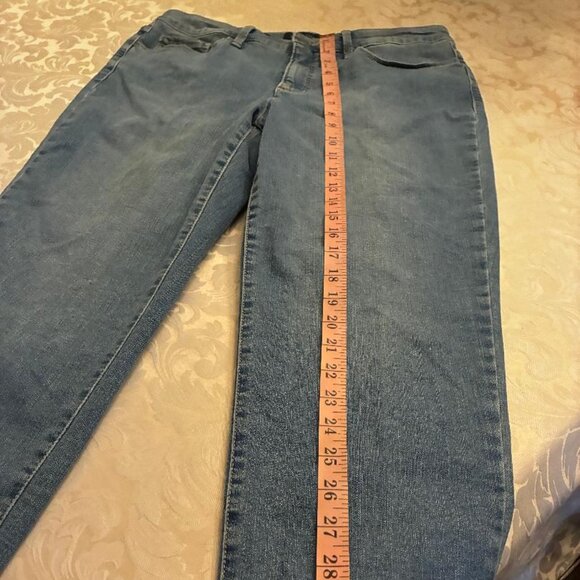 Charter Club Capri pants w/tummy control - Sz 8 - excellent condition - Picture 3 of 5